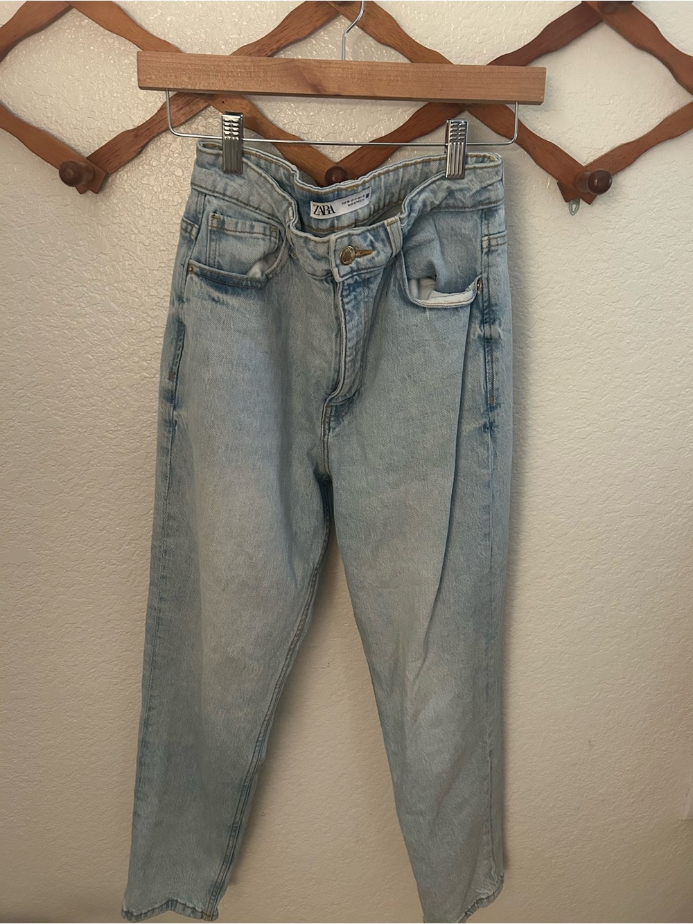 ZARA Light Blue Boyfriend Jeans - Relaxed Fit